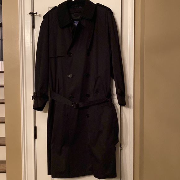 Perusal size 42 trenchcoat with detachable belt. Excellent condition. - Picture 2 of 9